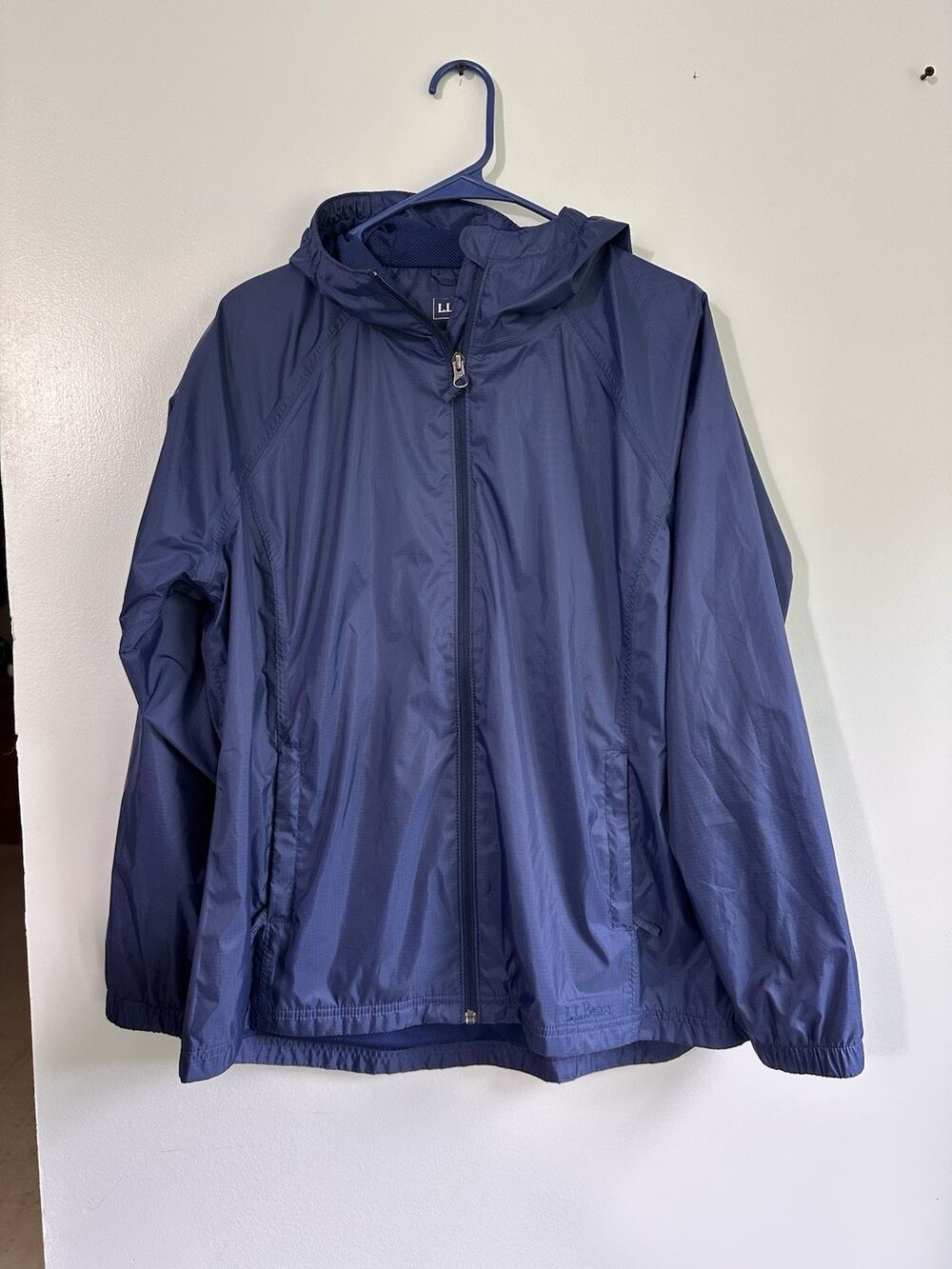 L.L. Bean Woman’s Size Large Navy Blue Hooded Rain Jacket Nylon Ripstop Fabric